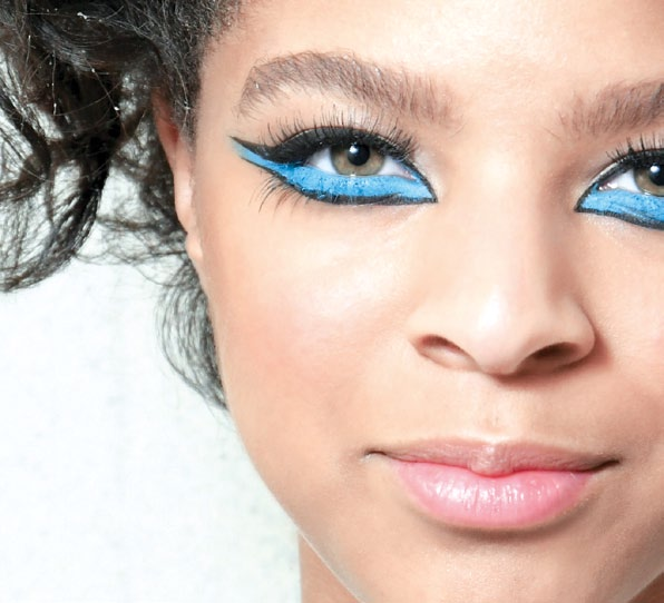 Tips: Play down this over-the-top lower eyeliner by making the line thinner.