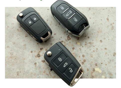 KEYS (Clockwise from top left) Meriva’s key only has basic functions, the buttons on the C4’s fob are the easiest to press, while the Sportsvan’s switchblade-style key feels the most solid