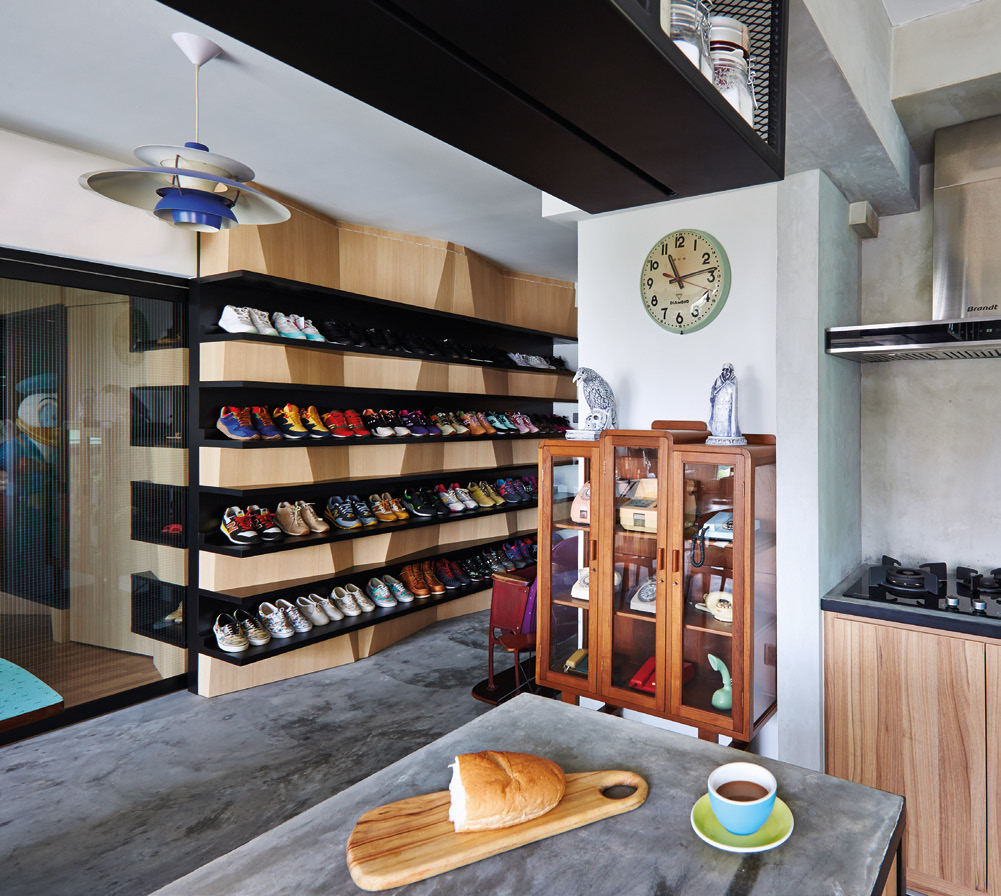 In between the dining area and openconcept kitchen, a glass-and-teak wood cabinet showcases an array of old Singapore Telecom rotary dial payphones and home phones.