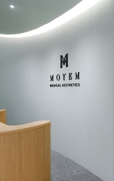 Fluid lines
create an inviting
environment once you
enter Moyem Medical
Aesthetics