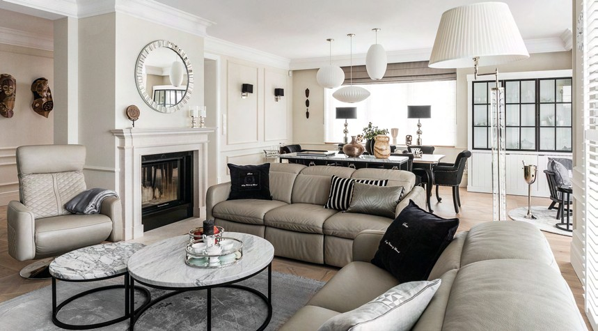 The neutral colour palette adds a sense of warmth and cosiness to the living room. 