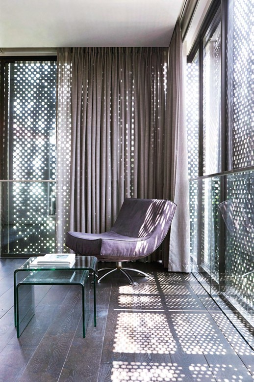 The perforated
metal screens
create an
interesting
pattern play
that varies with
the changing
light conditions.