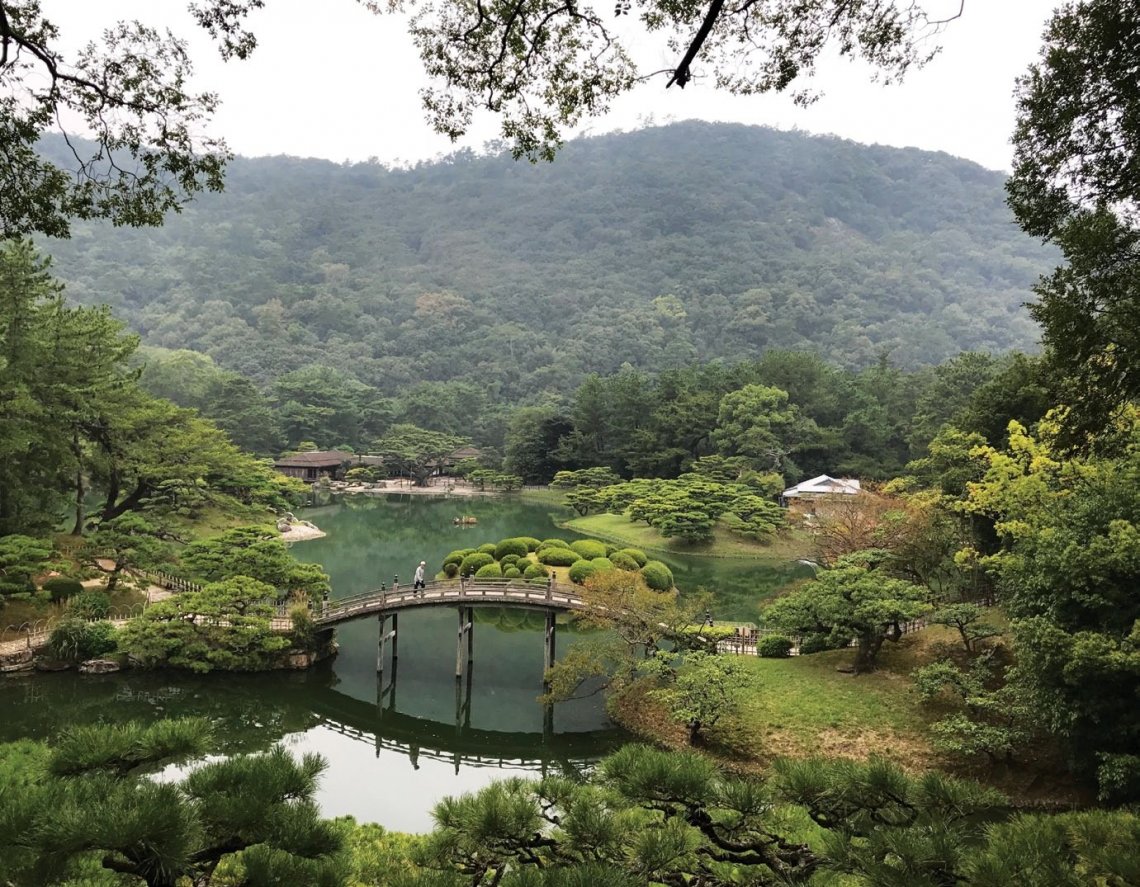 The 392-year-old Ritsurin
Garden is located in 
Shikoku’s Takamatsu city