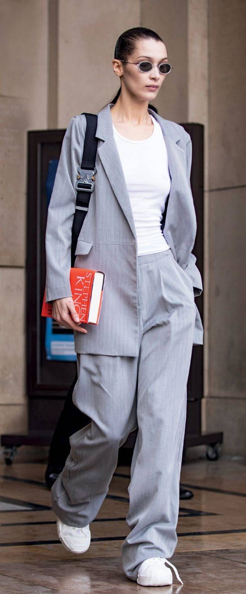 CAN YOU WEAR SNEAKERS TO WORK?