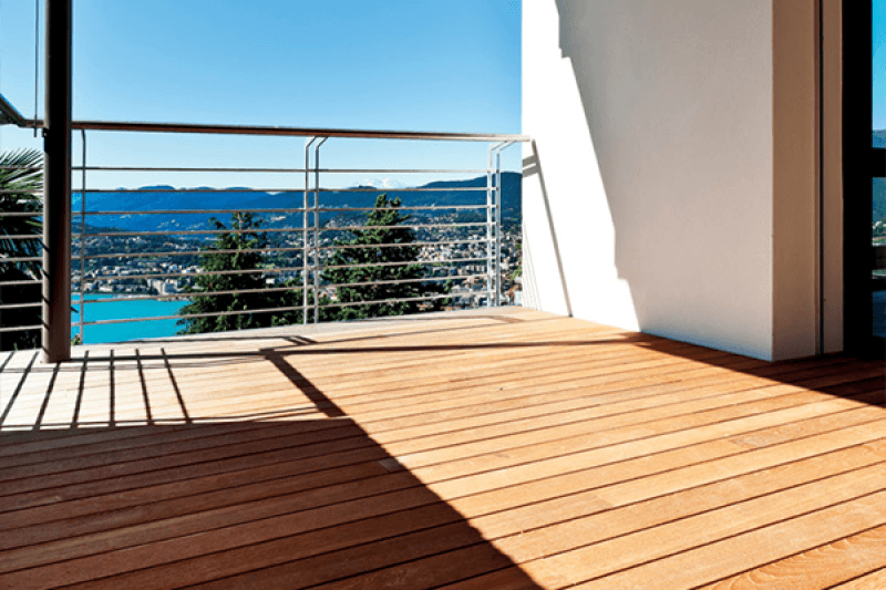 HIT THE DECK